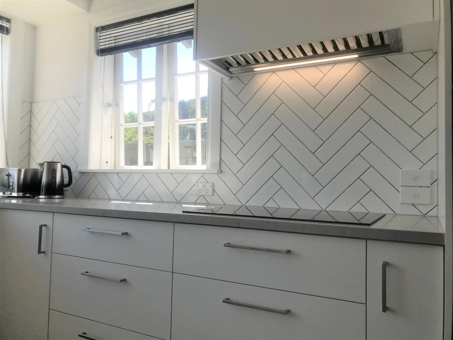 Sassy Gloss White Plain 75×300mm | m²