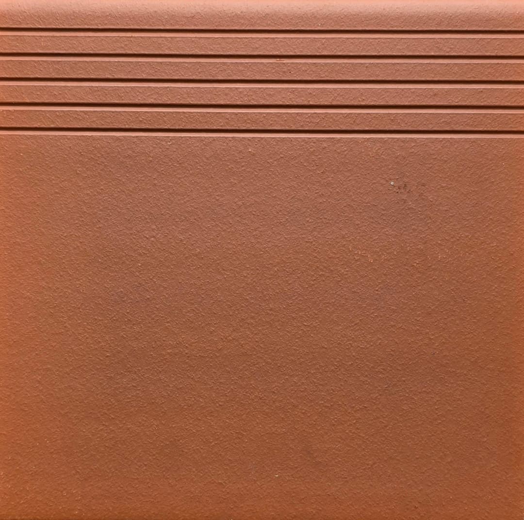 Terracotta Burhundy Steptread (Lines), photo 1